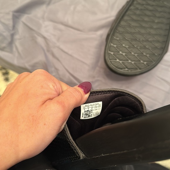 Adidas slides cloud foam. Never worn - Picture 5 of 5